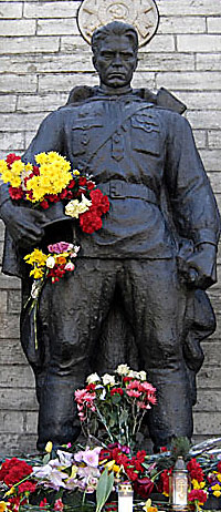 Soviet war memorial statue